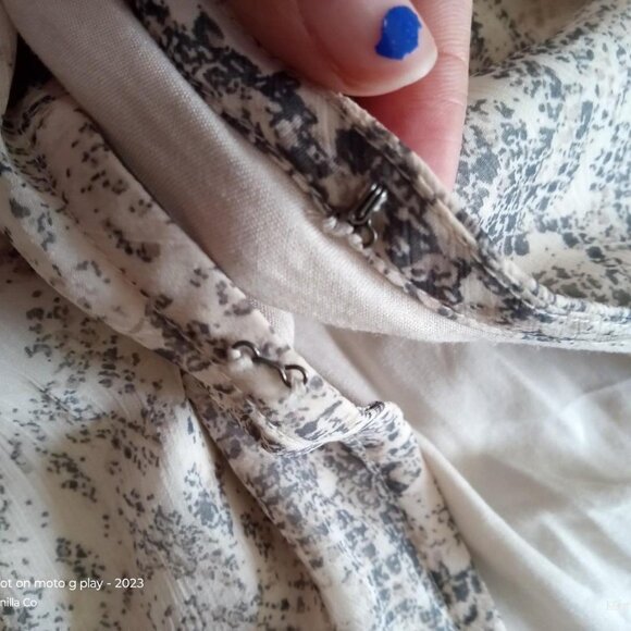 Abercrombie & Fitch Short Sleeve V Neck Snakeskin Wrap Mini Dress Tan Size XS - Picture 9 of 10